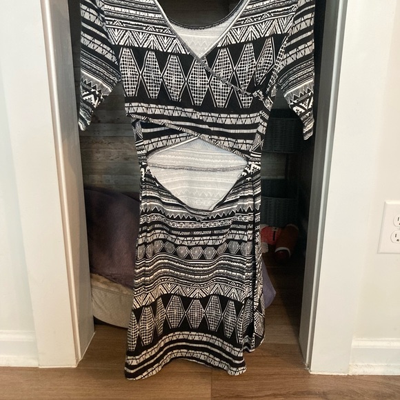 Dress - Picture 2 of 3